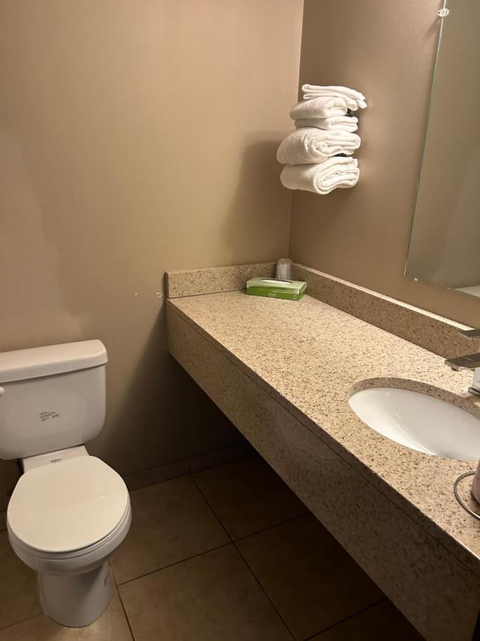 Cedar Inn Lloydminster Eksteriør billede